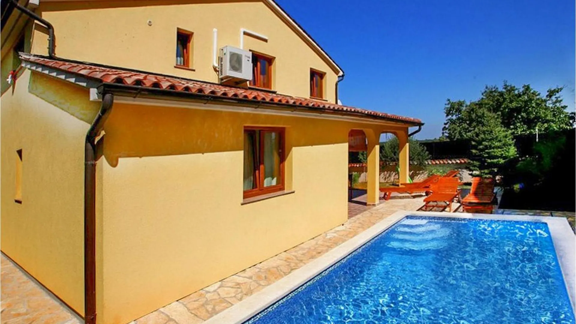 Villa Luces 0*, Pula Croatia